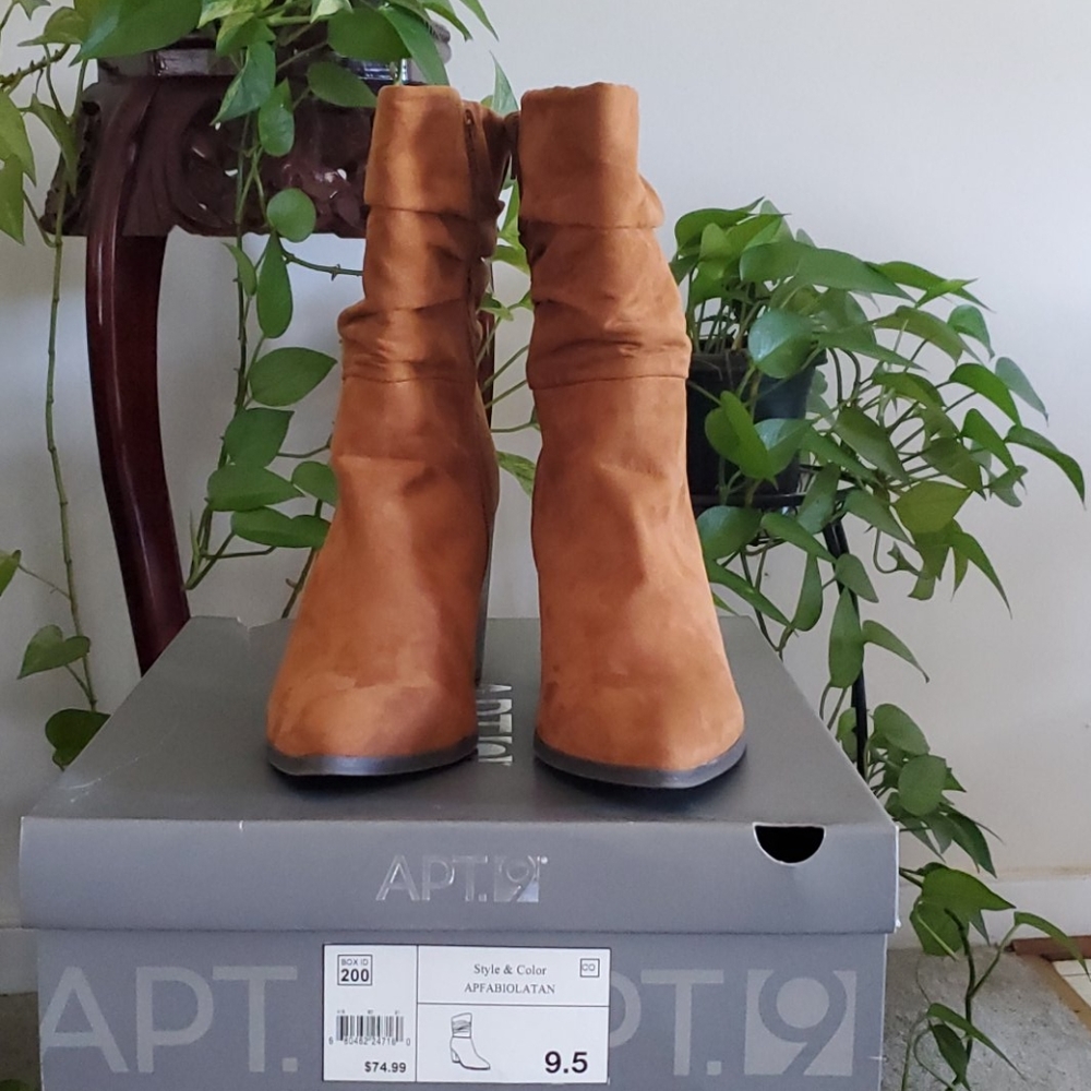 Suede boots